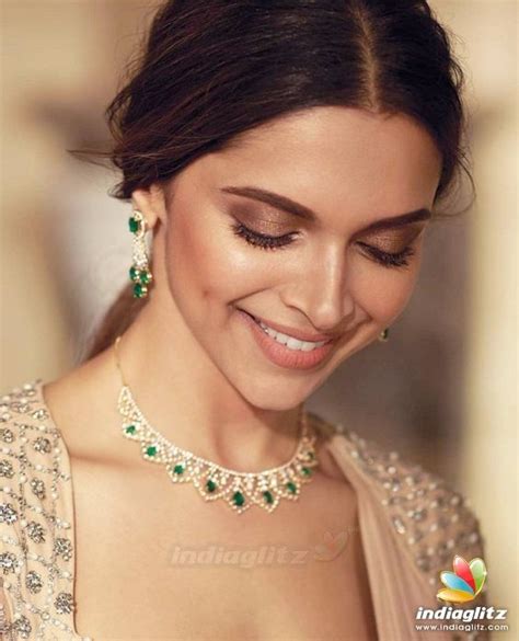 deepika padukone necklace.